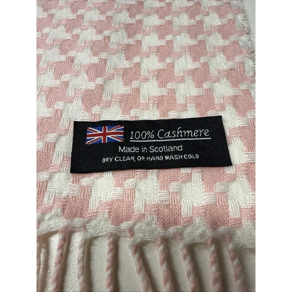 100% Cashmere scarfs it